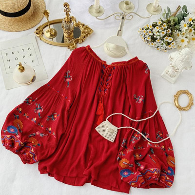 Női modern blúz széles ujjal és több színben hímzéssel