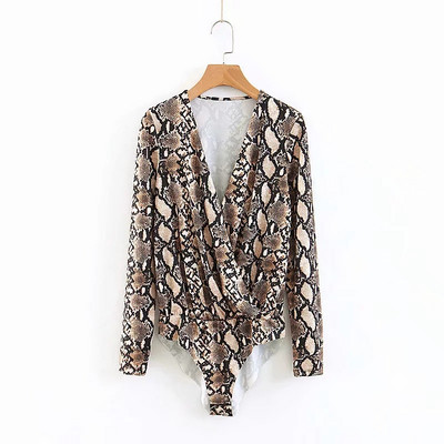 Актуално дамско боди с животински десен и дълбоко деколте