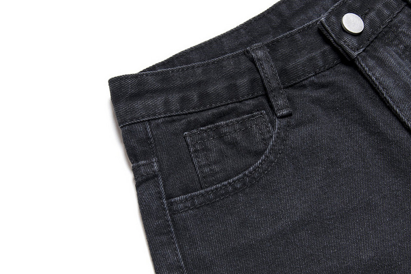 Pantaloni scurți de blugi cu elemente metalice în negru și albastru