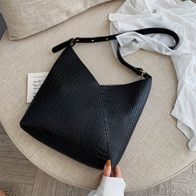 Geanta casual de dama din piele ecologica cu maner lung in patru culori