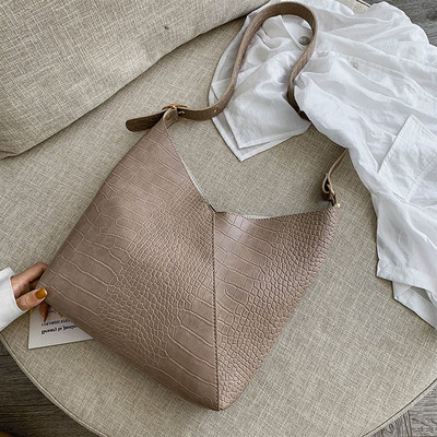 Geanta casual de dama din piele ecologica cu maner lung in patru culori