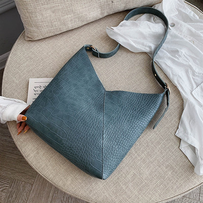 Geanta casual de dama din piele ecologica cu maner lung in patru culori