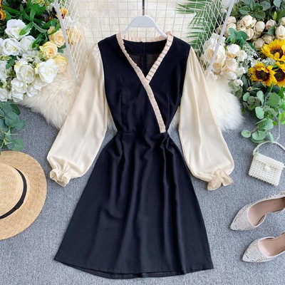 Stílusos női ruha V-nyakú és hosszú ujjú