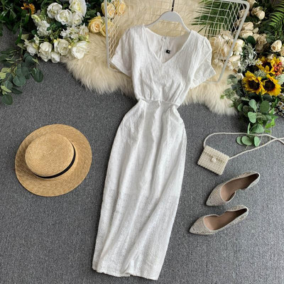 Hosszú, fehér, rövid ujjú női ruha