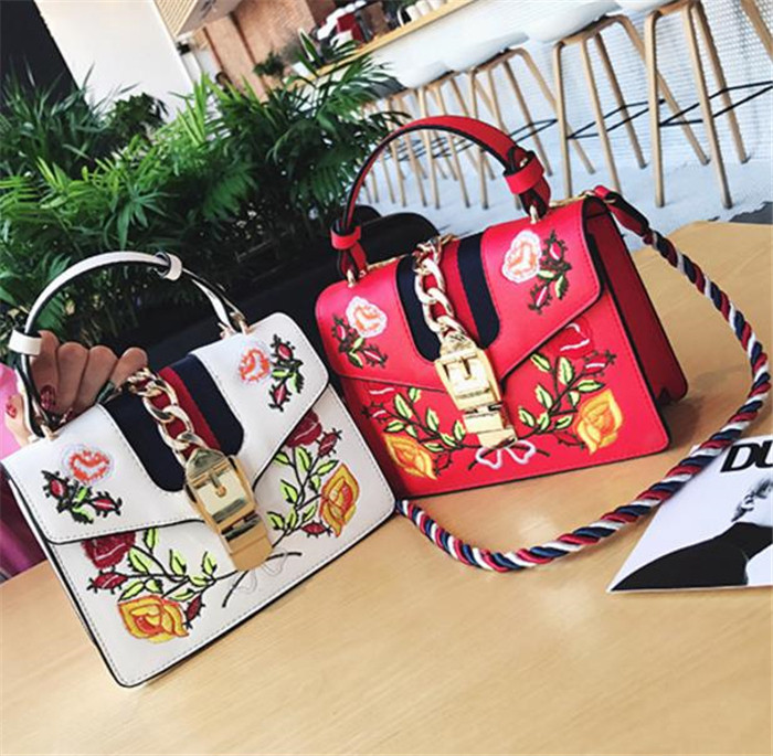 Stílusos kézitáska három színben