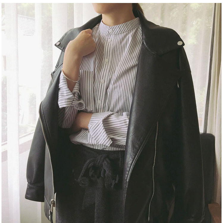 Aktuális női bőrdzseki széles modell fekete színben