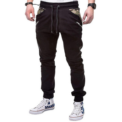 Pantaloni sport barbati cu motive de camuflaj in mai multe culori