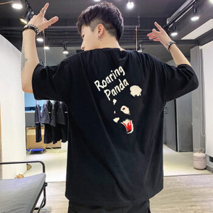 Alkalmi férfi póló széles modell fekete-fehér rátéttel