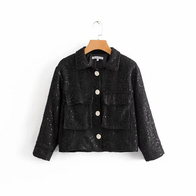 Modern női kabát flitterekkel és fekete-fehér zsebekkel