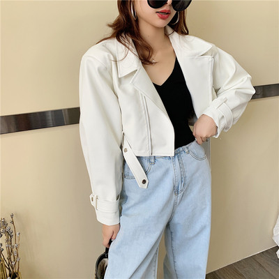 Σύντομο γυναικείο μπουφάν από οικολογικό δέρμα σε μαύρο, λευκό και πράσινο χρώμα