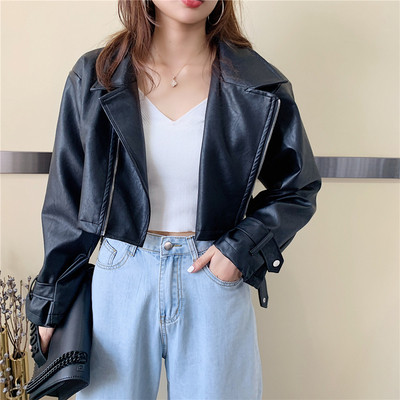 Σύντομο γυναικείο μπουφάν από οικολογικό δέρμα σε μαύρο, λευκό και πράσινο χρώμα