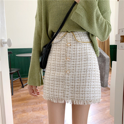 Μομντέρνα γυναικεία φούστα σε άσπρο και μαύρο χρώμα με πέρλες