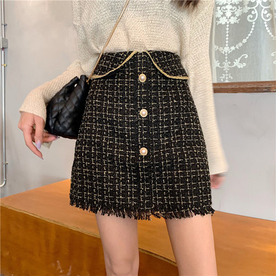 Μομντέρνα γυναικεία φούστα σε άσπρο και μαύρο χρώμα με πέρλες