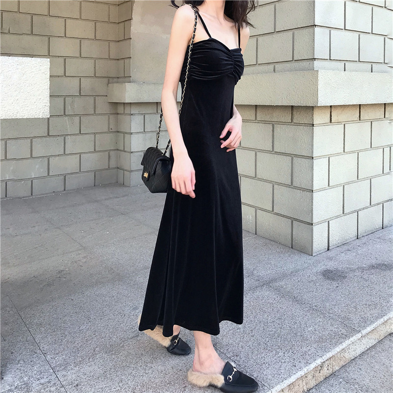 Stílusos női hosszú ruha vékony pántokkal, négy színben