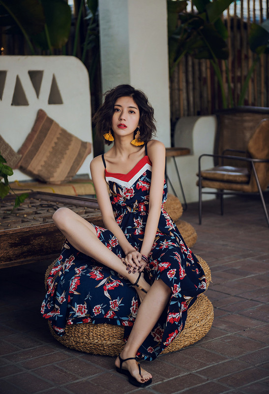 Rochie de dama actuala in albastru cu bretele subtiri