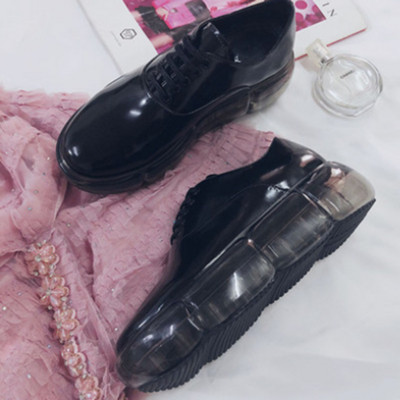Нов модел дамски обувки в черен цвят с връзки