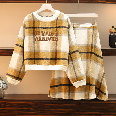 Set de damă în carouri din două părți cu inscripție în roșu și galben