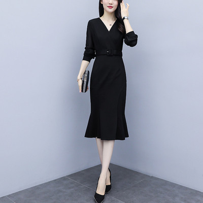 Stílusos női ruha Karcsú modell fekete övvel