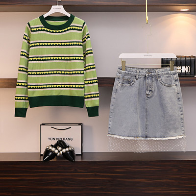 Set modern pentru femei care include pulover și fustă din blugi cu mărimi până la 4XL