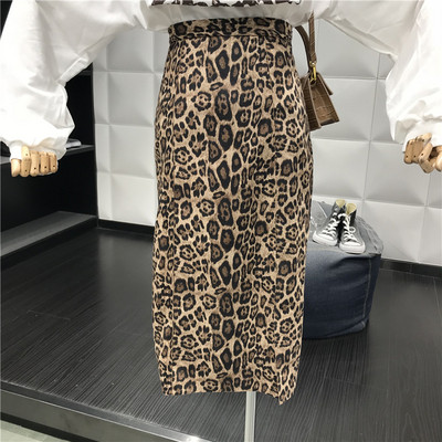 Modern női hosszú szoknya magas derékkal és leopárd mintával