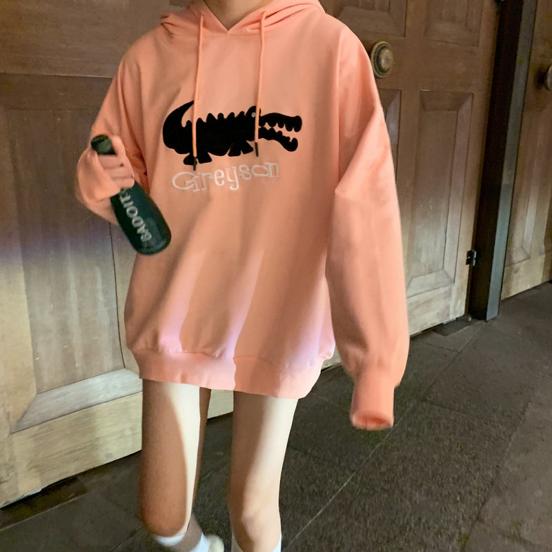 Női napi pulóver három színben, rátéttel