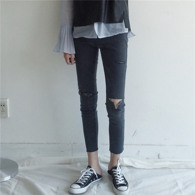 Alkalmi női farmer Karcsú modell magas derékkal, szakadt motívumokkal