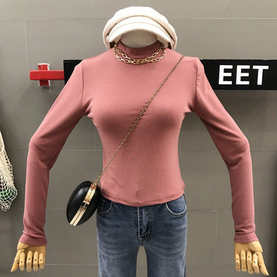 Lezser női blúz magas gallérral és fém lánccal több színben