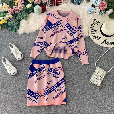 Set modern pentru femei cu inscripții în roz și albastru