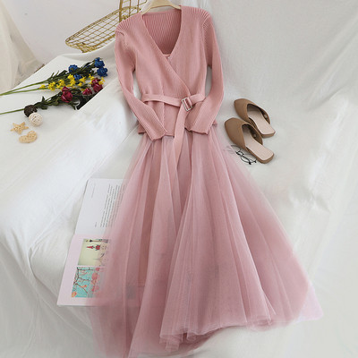 Korszerű női szett, melyben egy kardigán és egy ruha több színben is megtalálható tüllvel