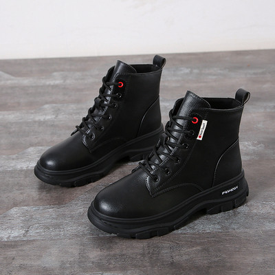 Öko bőrből készült női csizma fekete-fehér színben