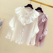 Cămașă elegantă de damă cu nasturi și decolteu oval în alb și violet