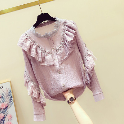 Cămașă elegantă de damă cu nasturi și decolteu oval în alb și violet