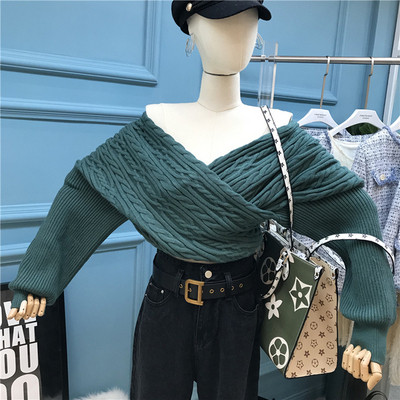 Rövid női pulóver ejtett ujjal, több színben