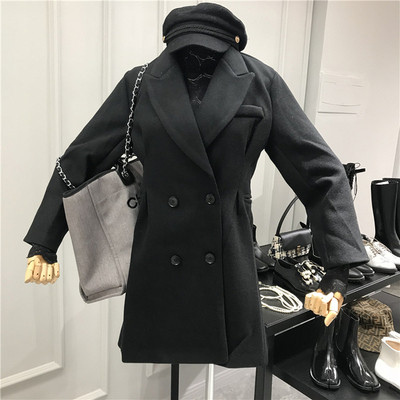 Κομψό γυναικείο παλτό με κουμπιά σε μαύρο και γκρι χρώμα