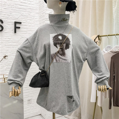 Καθημερινή γυναικεία μπλούζα με τυπωμένα και σκισμένα μοτίβα σε διάφορα χρώματα