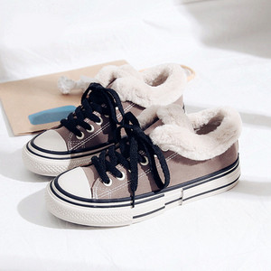 Aktuális női tornacipő puha béléssel fekete, bézs és rózsaszín színben