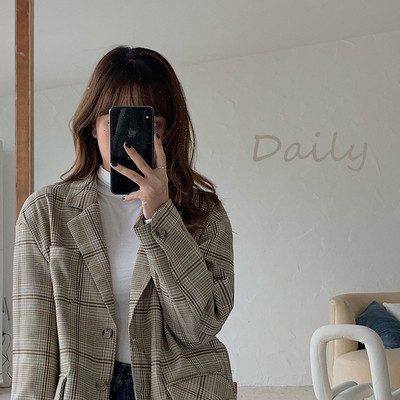 Geaca de dama moderna in carouri cu buzunare