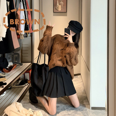 Μοντέρνο γυναικείο πουλόβερ με κοντό μανίκι με ωοειδές ντεκολτέ