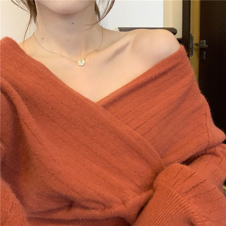 Aktuális női blúz három színben, spitz nyakkivágással