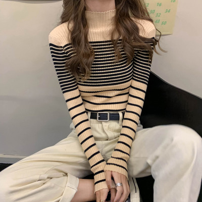 Naiste vabaaja pluusiga liibuv mudel kolmes värvitoonis