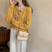 Naiste vabaajavest ovaalse kaelusega erinevates värvides