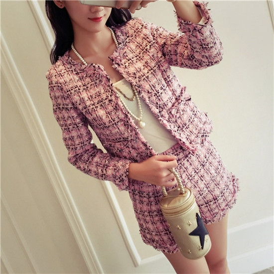 Уникален женски есенен комплект от две части - сако и къс панталон - Розов Бял Черен цвят.