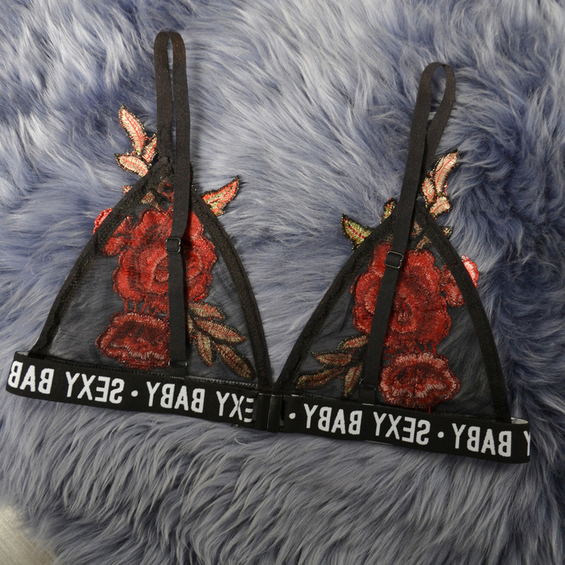 Η σύγχρονη σουτιέν με κεντημένα floral στοιχεία