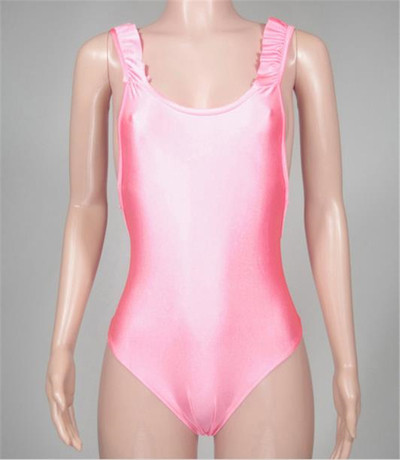 Κολυμπήστε στα γαλάζια και ροζ - όλα σε ένα με βολάν