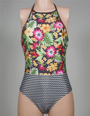 Όλα σε ένα μεγάλο κυρία ριγέ μαγιό