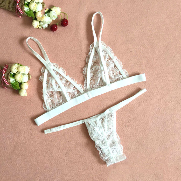 Πολύ σέξι γυναικεία εσώρουχα δύο τεμαχίων με ανοιχτή δαντέλα και πολύ λεπτές απαλές λουρίδες
