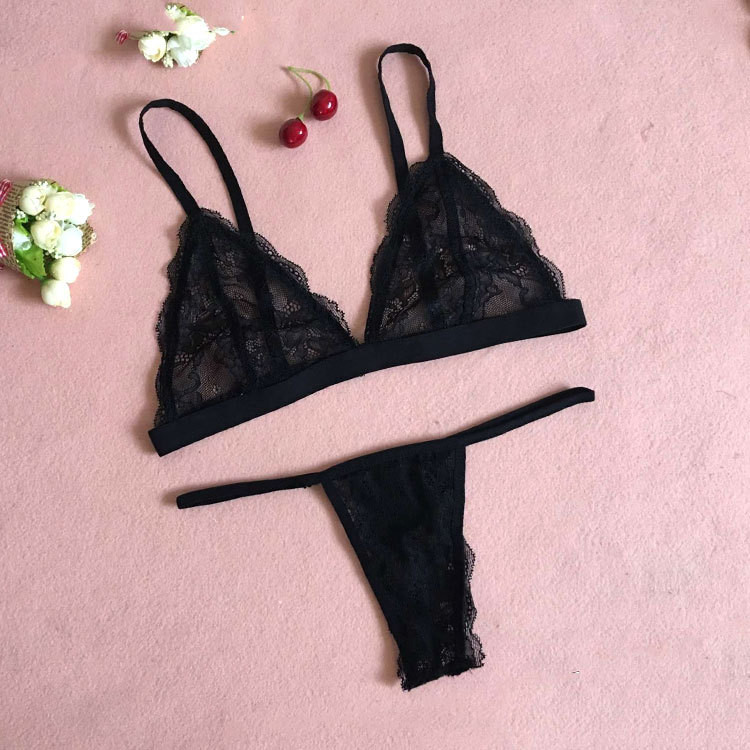 Πολύ σέξι γυναικεία εσώρουχα δύο τεμαχίων με ανοιχτή δαντέλα και πολύ λεπτές απαλές λουρίδες