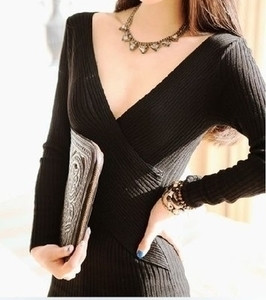 Γυναικείο αθλητικό-κομψό φόρμα με βαθύ ντεκολτέ