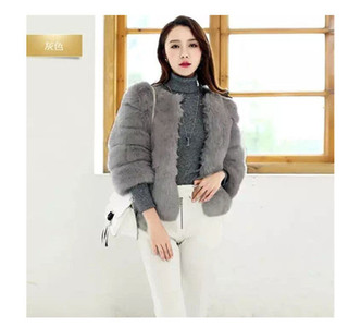 Γυναικείο παλτό με κολάρο σε σχήμα O και κομψή μαλακή γούνα