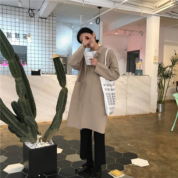 Стилно тънко дамско палто в широк модел